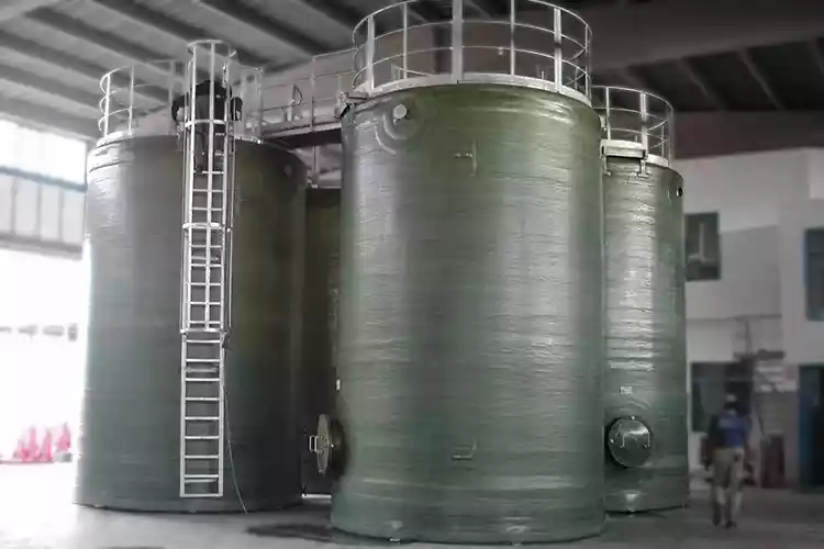 Металлическая емкость для воды